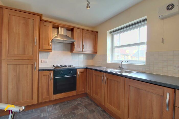 2 Bedroom Flat To Rent In Highfield Close, Dunscroft, Doncaster, DN7