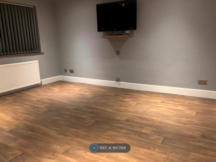 1 Bedroom Flat To Rent In Swinnow Lane, Leeds, LS13
