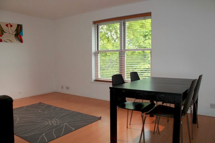 2 Bedroom Flat To Rent In Park Court, Oakleigh Park South, Whetstone, N20