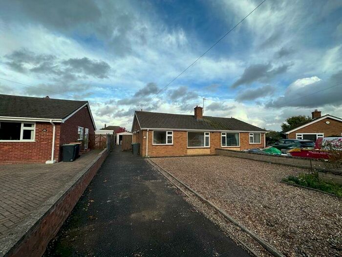 3 Bedroom Semi-Detached Bungalow To Rent In High View, Bedford, MK41