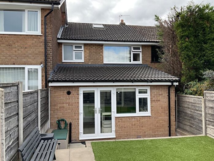 3 Bedroom Town House For Sale In Cleveland Drive, Milnrow, Rochdale, OL16