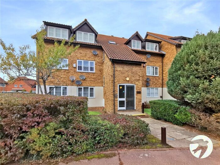 2 Bedroom Flat To Rent In Falcon Close, Dartford, Kent, DA1