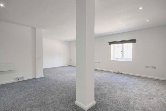 2 Bedroom Flat To Rent In Singapore Road, London, W13