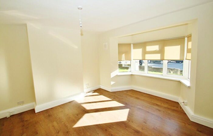 1 Bedroom Flat To Rent In Mill House, Mill Lane, IG8