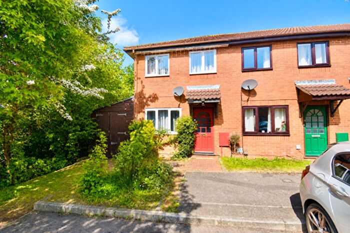2 Bedroom End Of Terrace House To Rent In Hedgeway, Northampton, NN4