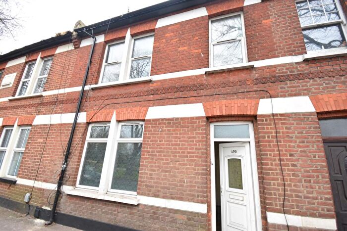 3 Bedroom Terraced House To Rent In Bedroom Terraced House In Southend On Sea, SS2