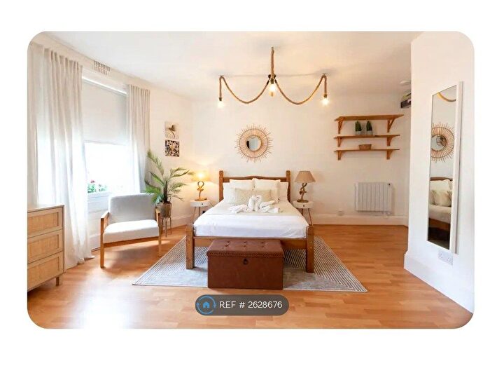 Studio To Rent In Brunswick Road, Hove, BN3