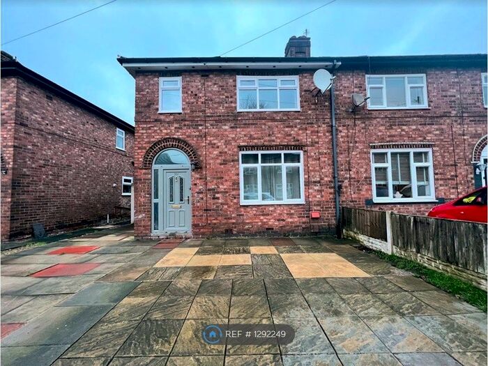 4 Bedroom Semi-Detached House To Rent In Henshall Avenue, Warrington WA4