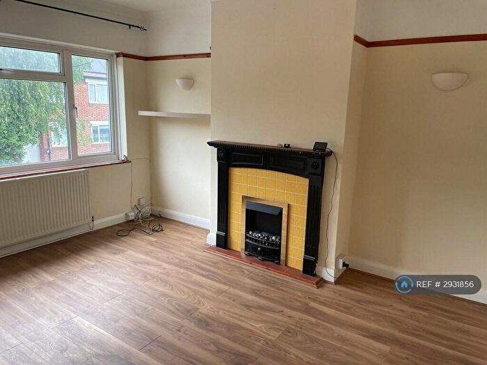 2 Bedroom Maisonette To Rent In Alexandra Close, Harrow, HA2