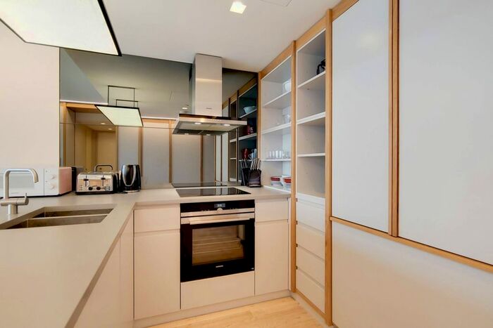 2 Bedroom Flat For Sale In Manhattan Loft Apartment, International Way, Stratford, London, E20