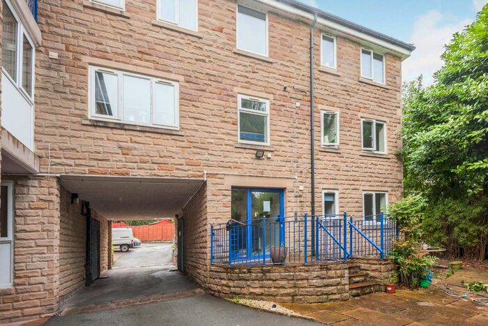 2 Bedroom Flat To Rent In Wood Lane, Huddersfield HD4