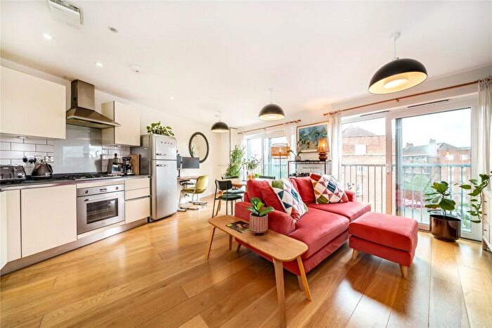 1 Bedroom Flat For Sale In Cresset Road, London, E9