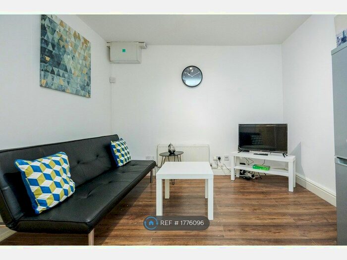1 Bedroom Flat To Rent In Lewisham Way, London, SE14