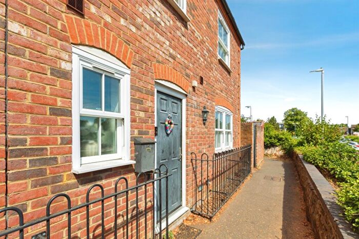 2 Bedroom End Of Terrace House For Sale In Duncombe Drive, Leighton Buzzard, LU7