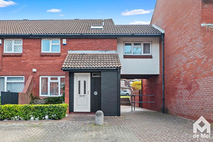 4 Bedroom Terraced House For Sale In Redwood Court, Cheltenham, GL51