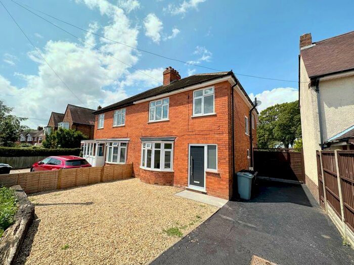 3 Bedroom Semi-Detached House To Rent In New Beacon Road, Grantham, NG31