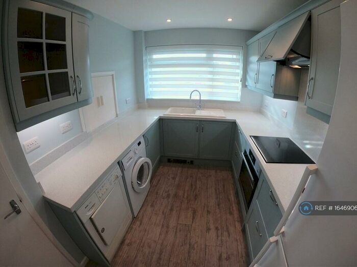 2 Bedroom Flat To Rent In Ludlow Gardens, Basingstoke, RG23