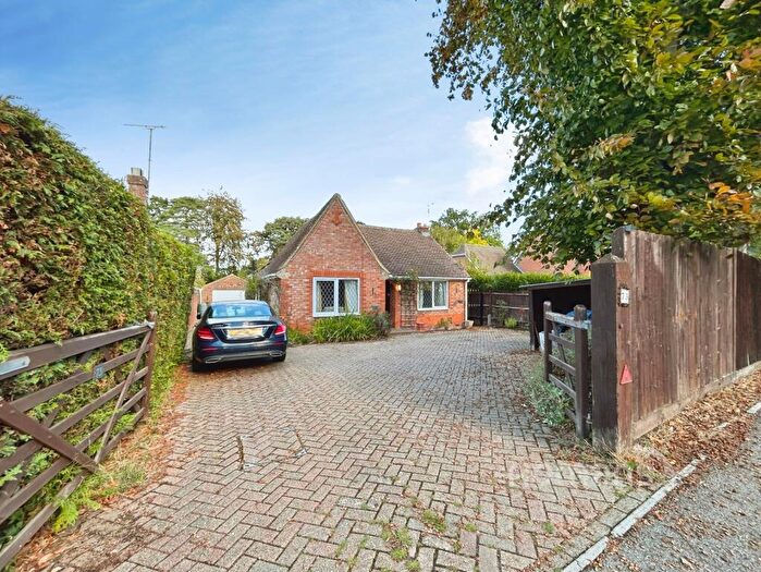 4 Bedroom Bungalow For Sale In Aldershot Road, Fleet, Hampshire, GU51