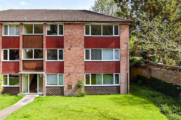 2 Bedroom Flat For Sale In High Trees Close, Caterham, Surrey, CR3