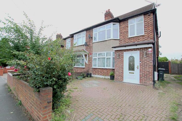 4 Bedroom Semi-Detached House To Rent In Worton Way, Hounslow, TW3