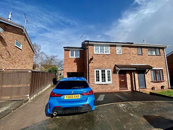 3 Bedroom Semi-Detached House To Rent In Glamis Close, Stretton, Burton-On-Trent, DE13