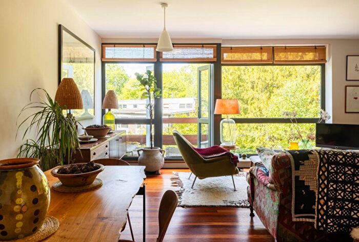 4 Bedroom Terraced House For Sale In Crescent Wood Road, London, SE26