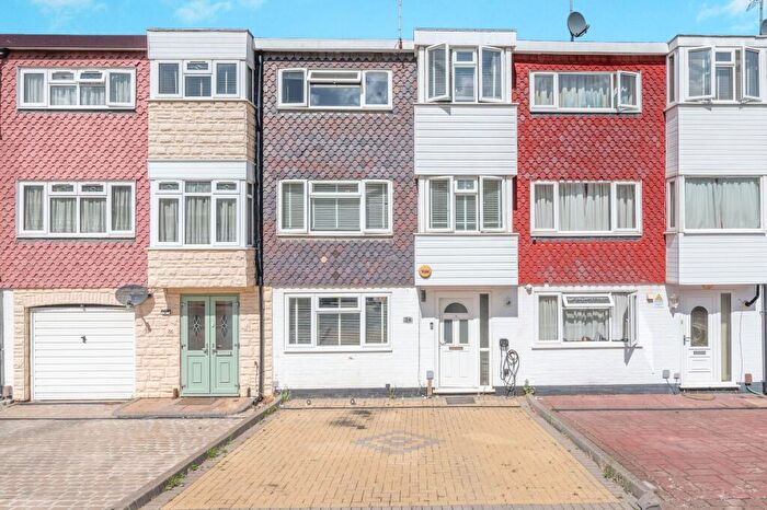 5 Bedroom Terraced House For Sale In Trindehay, Basildon, SS15
