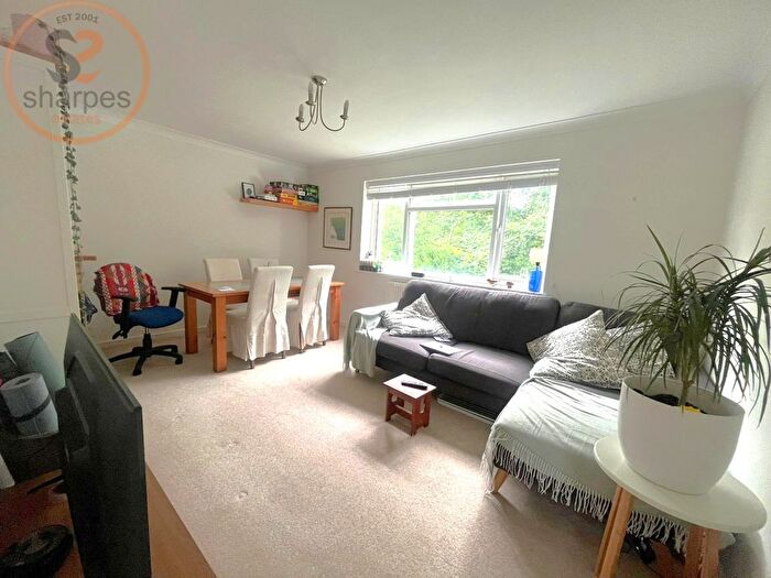 2 Bedroom Flat To Rent In Garden Court Stanton Road, Flat, London, SW20