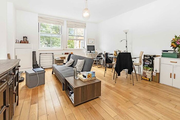 2 Bedroom Flat To Rent In Blakesley Avenue, Ealing, W5
