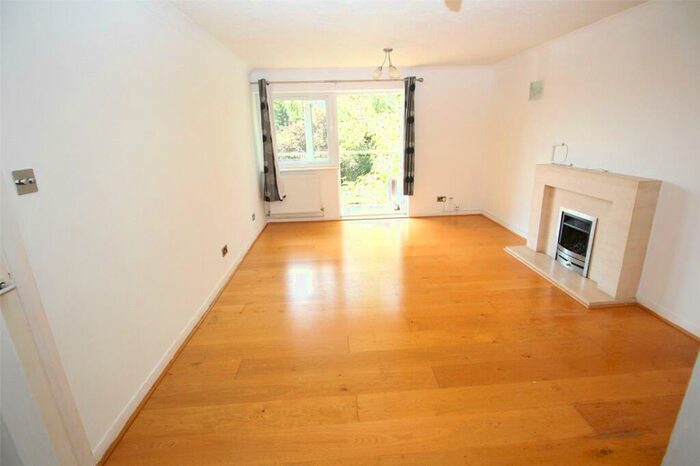 2 Bedroom Apartment To Rent In Cat Hill, East Barnet, EN4