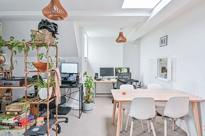 1 Bedroom Flat To Rent In Clapham Common Southside, Abbeville Village, London, SW4