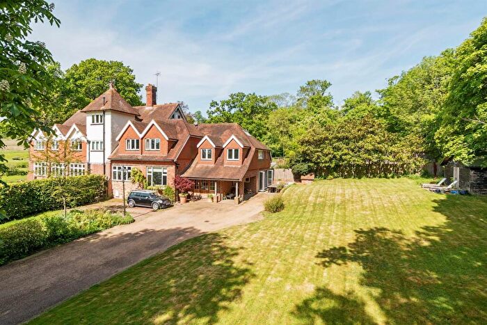 4 Bedroom Semi-Detached House To Rent In Cooks Hill, Rudgwick, RH12