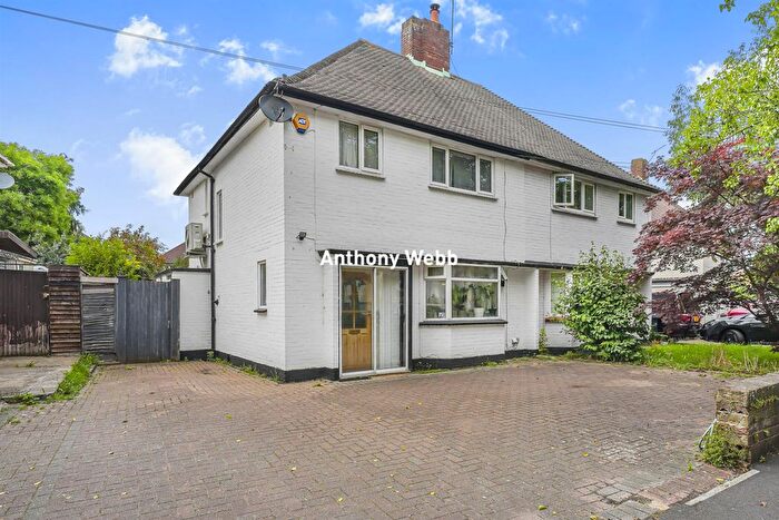 3 Bedroom Semi-Detached House For Sale In Farndale Avenue, Palmers Green, N13