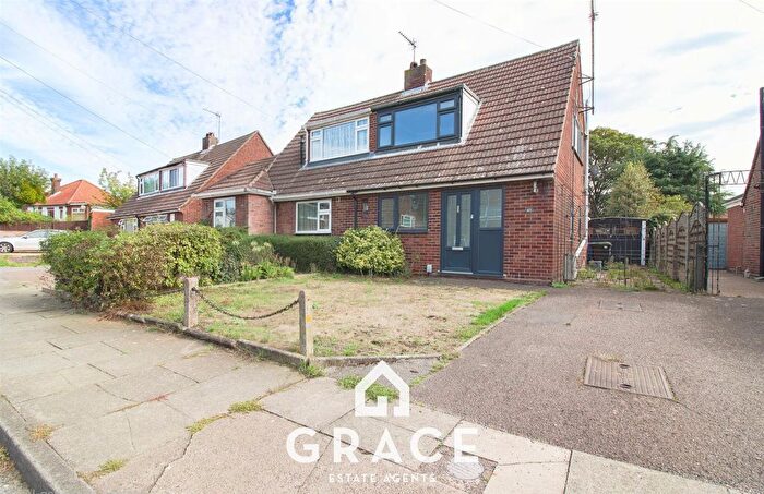 3 Bedroom Semi Detached Bungalow For Sale In Temple Road, Ipswich, IP3