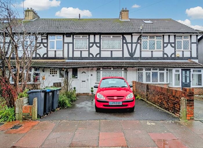 3 Bedroom Terraced House For Sale In Downlands Avenue, Worthing, BN14