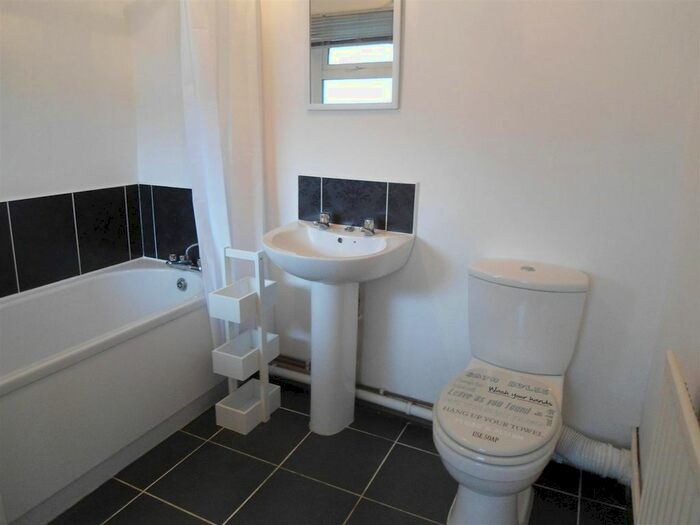 1 Bedroom Flat To Rent In Wakeley Road, Rainham, Gillingham, ME8