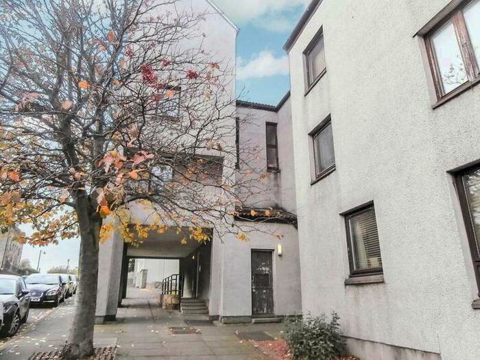 2 Bedroom Flat To Rent In High Street, Linlithgow, EH49