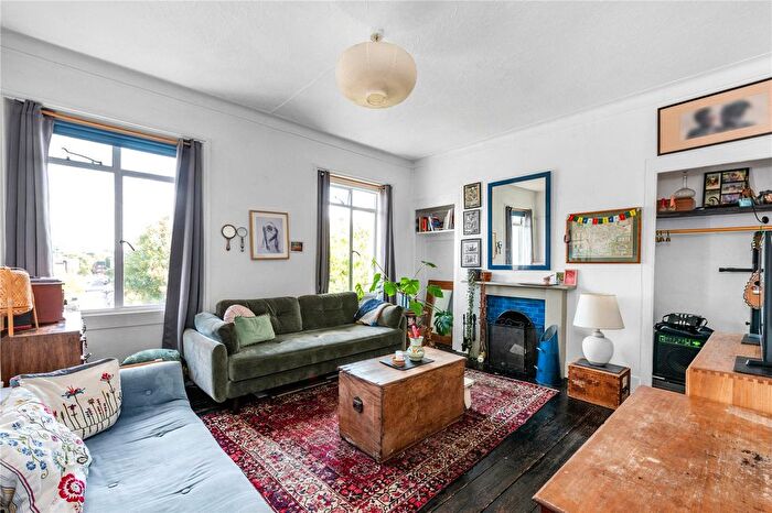 3 Bedroom Flat For Sale In Albion Road, London, N16