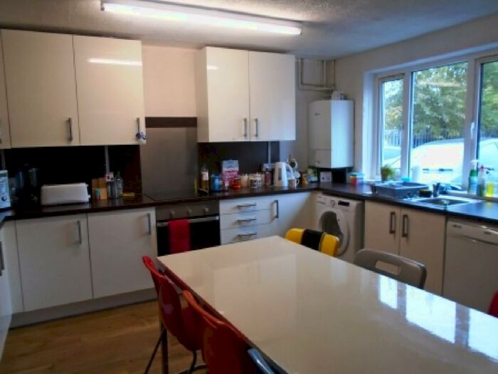 House To Rent In Raddlebarn Court, Selly Oak, Birmingham, West Midlands, B29