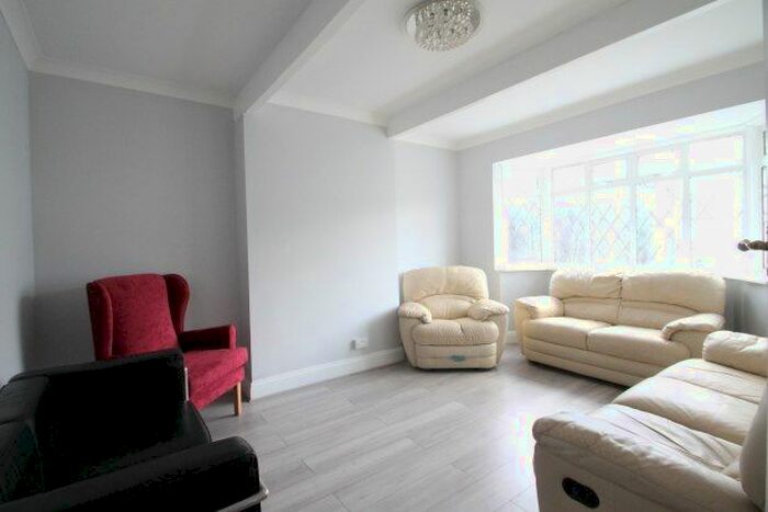 5 Bedroom Semi-Detached House To Rent In Ingram Road, Thornton Heath CR7