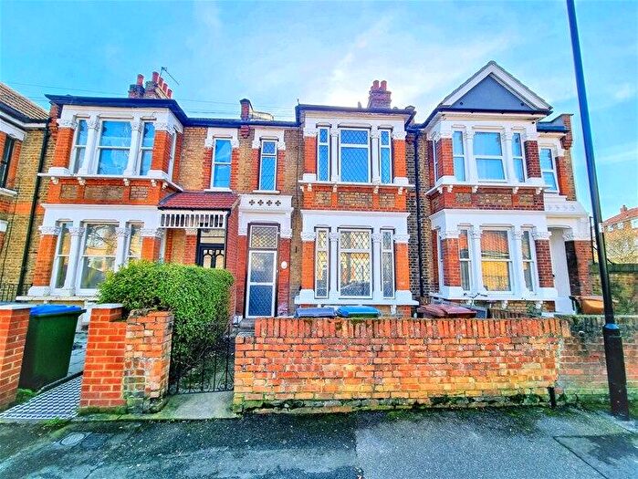 4 Bedroom House To Rent In Leyspring Road, Leytonstone, E11