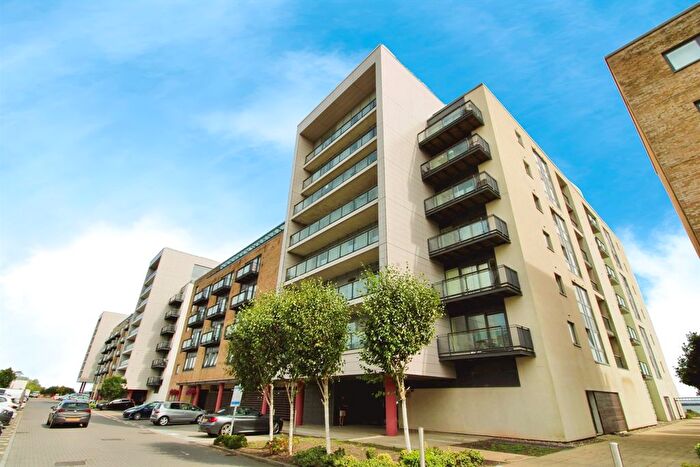 2 Bedroom Flat For Sale In Ferry Court, Cardiff, CF11