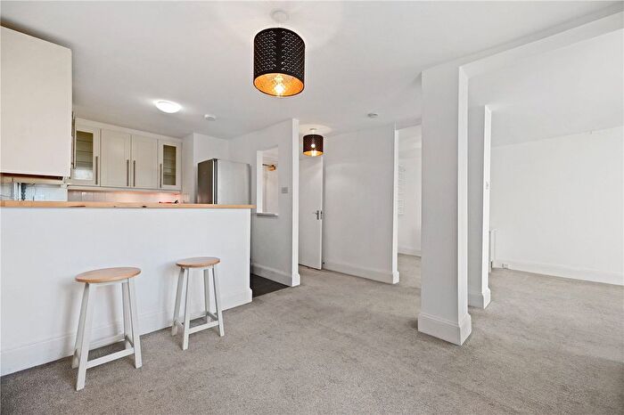 2 Bedroom Flat To Rent In Clanricarde Gardens, London, W2