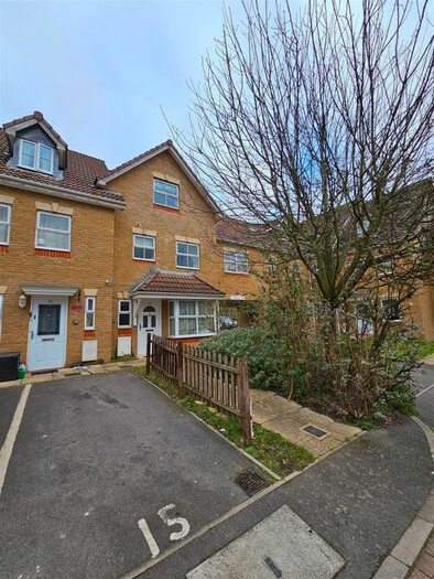 4 Bedroom Property To Rent In Arklay Close, Uxbridge, UB8