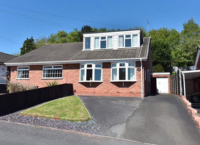 3 Bedroom Semi Detached House For Sale In Kingswinford, Ragees Road, DY6