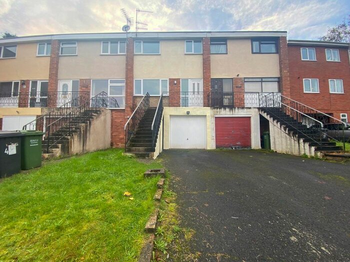 3 Bedroom Property To Rent In Stourbridge Road, Kidderminster, DY10