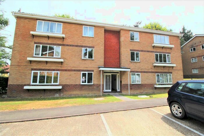 1 Bedroom Flat To Rent In Pound Hill, RH10