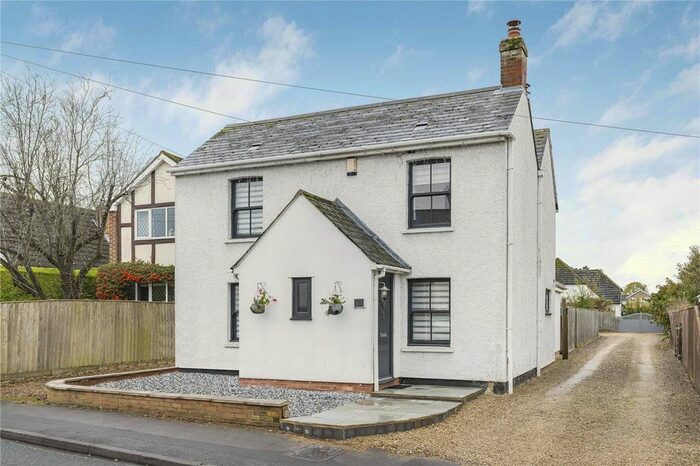 4 Bedroom Detached House To Rent In Station Road, Chinnor, OX39