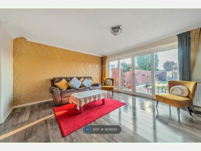 3 Bedroom End Of Terrace House To Rent In Napier Road, Ashford, TW15