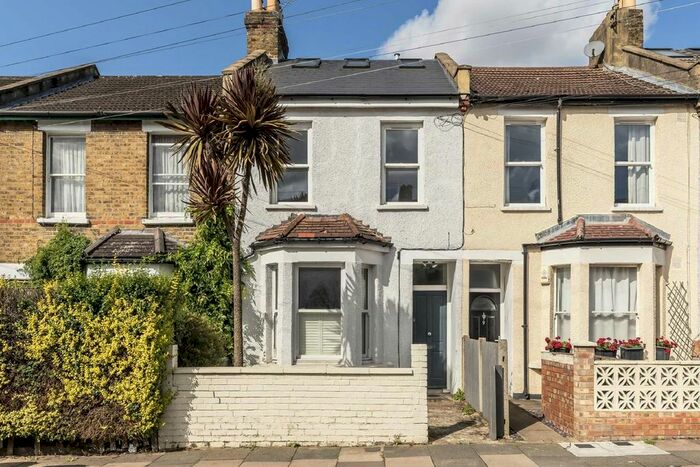 3 Bedroom Flat To Rent In Charlmont Road, London, SW17